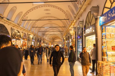 Kapalicarsi ya da Grand Bazaar manzarası. İstanbul konsept fotoğrafını ziyaret edin. İstanbul Türkiye - 1.22.2024