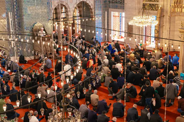 Cuma vaazını camide dinleyen Müslüman erkekler. İstanbul Türkiye - 3.29.2024