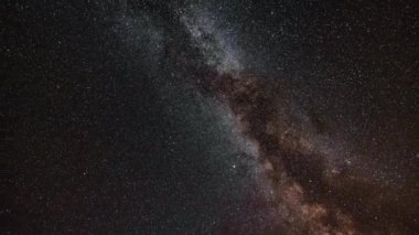 Samanyolu arka plan zaman atlamalı video uçaklar ve uydular ile. Yıldızlı gece arkaplanı.