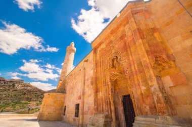 Sivas 'taki Ulu Cami ve Divrigi Hastanesi namı diğer Divrigi ulu camii. Cami kapısının taş süslemeleri..