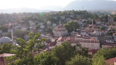 Hidirlik Tepesi 'nden Safranbolu manzarası. Safranbolu arkaplan el bilgisayarındaki 4k videosunu ziyaret et. 