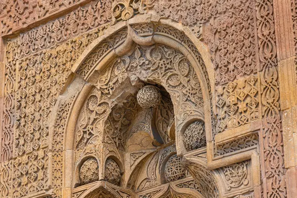 Divrigi Büyük Camii 'nin kapısı diğer adıyla Divrigi Ulucami' nin oyulmuş taş süslemeleri..