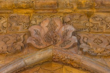 Divrigi Ulu Camii 'nin oyulmuş taş süslemelerinin detayları..