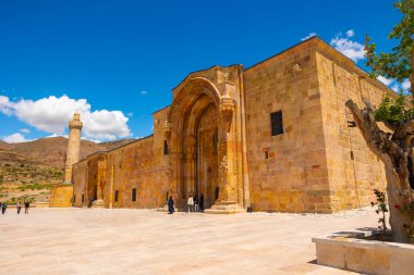 Büyük Cami ve Divrigi Hastanesi diğer adıyla Divrigi Ulucamii. Sivas Türkiye - 6.26.2024