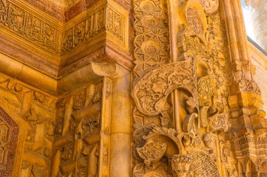 Büyük Divrigi Camii 'nin oyulmuş taş süslemelerinin ayrıntıları. Unesco Dünya Mirası Binası. Sivas Türkiye - 6.26.2024