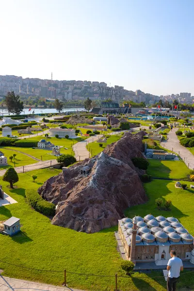 Minyatür görünüm gündüz vakti. İstanbul 'daki fırın fotoğrafını ziyaret et. İstanbul Türkiye - 7.12.2024