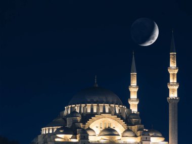 Hilal aylı Süleyman Camii. İslami kavram arka plan. Ramazan veya laylat al-Qadr veya kadir gecesi arkaplanı.