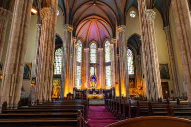 Padua 'lı Aziz Anthony Kilisesi' nin iç manzarası. İstanbul Türkiye - 7.9.2024