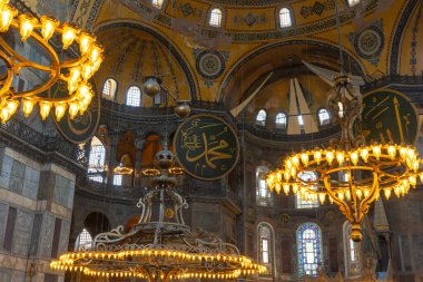 Ayasofya Camii 'nin ya da Ayasofya' nın iç manzarası. İslam ya da Ramazan konsepti. İstanbul Türkiye - 7.3.2024
