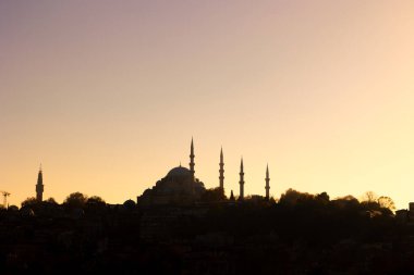 Günbatımında Süleyman Camii görünümü ve metin için kopya alanı. Ramazan veya İslami kavram.