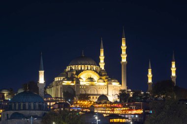 Ramazan veya İslami arkaplan fotoğrafı. Geceleyin Süleyman Camii ve Pasa Camii.