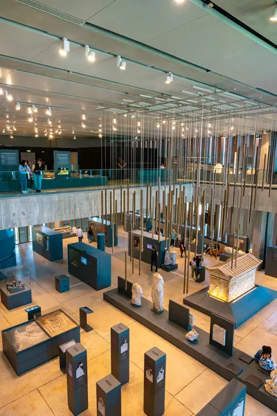 Truva Müzesi 'nin iç manzarası. Hindi konsepti fotoğrafını ziyaret et. Çanakkale Türkiye - 4.13.2024