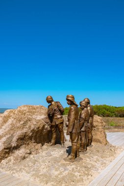 Atatürk Anıtı ve Gelibolu Kampanyası siperlerindeki askerler. Çanakkale Türkiye - 4.14.2024