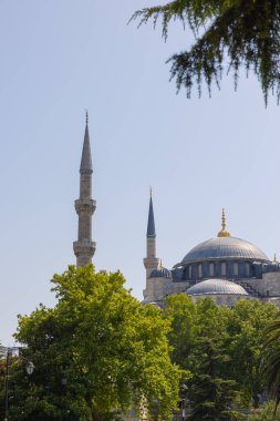 Sultanahmet ya da Mavi Cami manzarası yazın gündüzleri. Ramazan veya İslami konsept fotoğrafı.