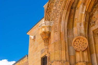 Yazın gündüz vakti büyük Divrigi Camii 'nin mimari detayları. Sivas Türkiye 'den Divrigi Ulu Camii.