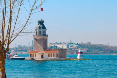 İstanbul 'un arka plan fotoğrafını ziyaret et. Bakire Kulesi, nam-ı diğer Kiz Kulesi. İstanbul Türkiye - 4.5.2024