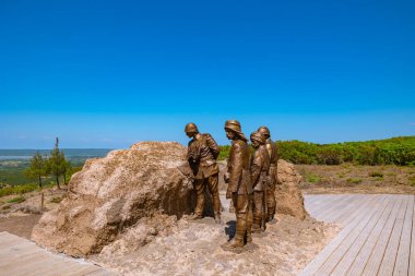 Gelibolu Yarımadası Tarihi Bölgesi 'nde Mustafa Kemal Atatürk ve Osmanlı askerlerinin heykelleri. Çanakkale Türkiye - 4.14.2024