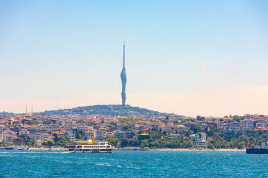 Karaköy 'den feribot ve Uskudar manzarası. İstanbul konsept fotoğrafını ziyaret et.