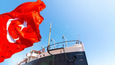 19 Mayıs veya 19 Mayıs konsept görüntüsü. SS Bandirma namı diğer Bandirma Vapuru ile Türk Bayrağı. Atatürk Gençlik ve Spor Günü 'nün anısına.