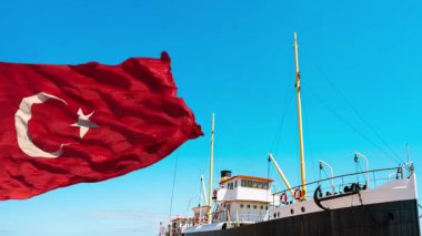 Türk Bayrağı ve Bandirma Gemisi. Metin için kopyalama alanı olan 19 Mayis konsept video.