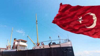 19 Mayıs ya da 19 Mayıs Atatürk konsept videosunun anısına. Bandirma gemisiyle Türk bayrağı sallayan namı diğer Bandirma Vapuru.