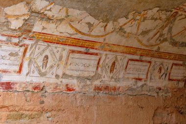 Eflatun Teras Evi 'nin duvar resimleri. İzmir Türkiye - 2.1.2025