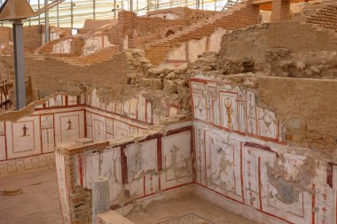 Ephesus 'taki Terrace evleri duvarlı evlerin yıkılması. İzmir Türkiye - 2.1.2025