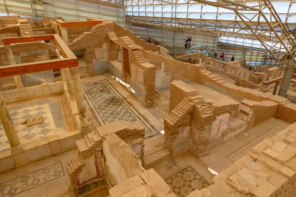 Ephesus antik şehrindeki teras evleri ya da Yamac Evler. İzmir Türkiye - 2.1.2025