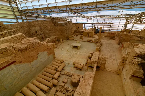 Teras, Selcuk İzmir 'deki Efes antik kentinde bir komplekse ev sahipliği yapıyor. İzmir Türkiye - 2.1.2025