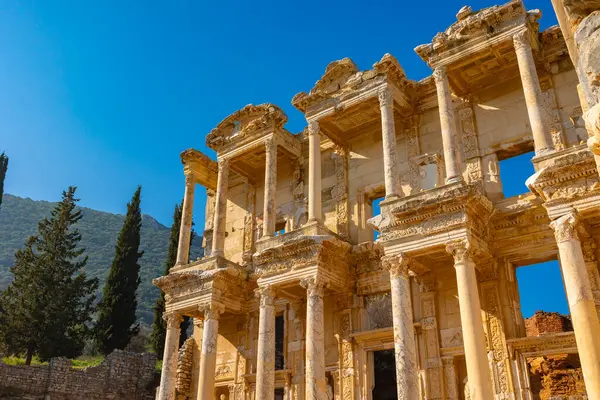 Ephesus antik şehrindeki Celsus Kütüphanesi. Türkiye 'nin arka plan fotoğrafını ziyaret et.