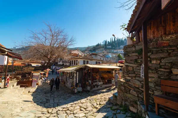 İzmir 'in Selçuk ilçesine bağlı Sirince Kasabası sokakları. İzmir Türkiye - 2.2.2025