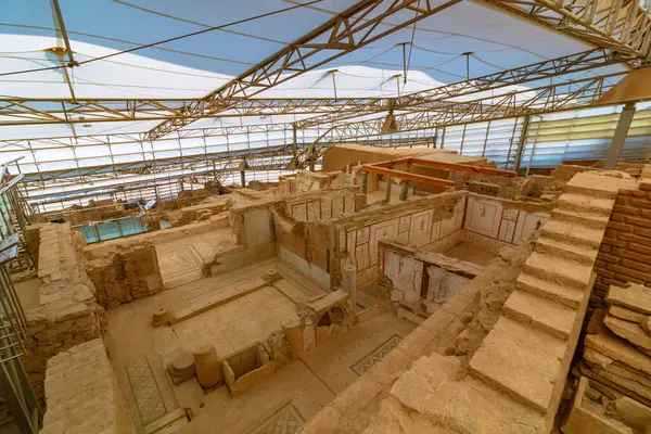 Teras kompleksi ya da Efes 'teki Yamac Evler. Ephesus konsept fotoğrafını ziyaret et. İzmir Türkiye - 2.1.2025