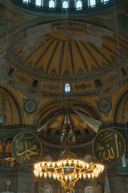 İslami arka plan fotoğrafı. Ayasofya Camii 'nin iç manzarası. İstanbul Türkiye - 2.28.2025