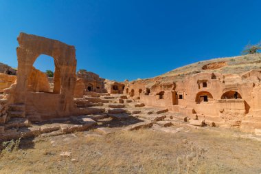 Mardin 'in antik kenti Dara' nın mezarlığı.