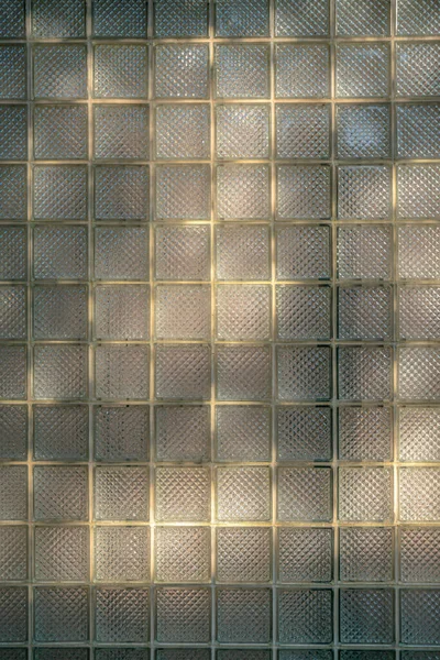 圣安东尼奥 得克萨斯州 立方体玻璃面板的窗户在一个近景 有正方形厚玻璃板和黄色阳光的旧窗户 — 图库照片