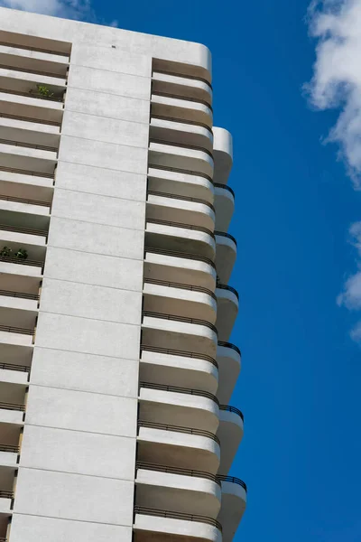 Blick Auf Ein Wohnhaus Mit Gebogenen Eckbalkonen Miami Florida Blick — Stockfoto