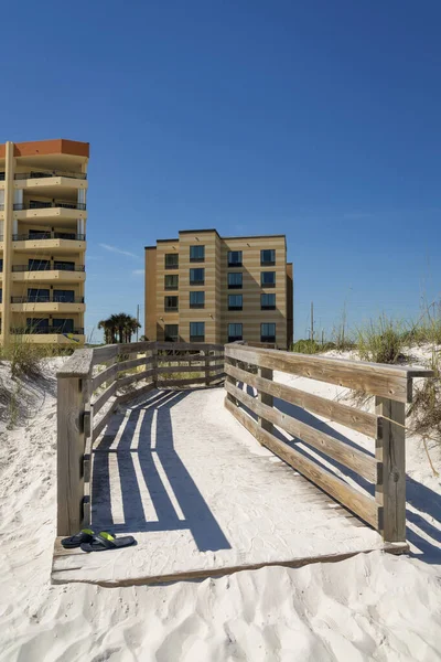Sand Covered Wood Pathway Handrails Buildings Clear Blue Sky Destin — Stock Photo, Image