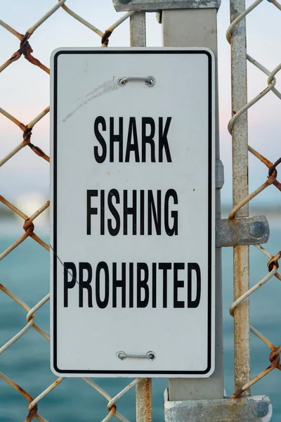 Pesca Tiburones Prohibido Letrero Muelle Con Vista Mar Destin Florida — Foto de Stock