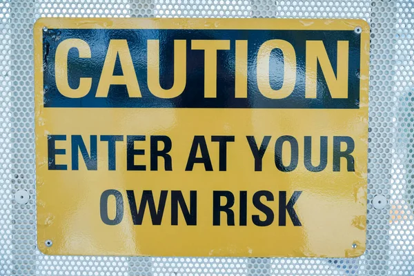 Óvatosan Lépj Saját Kockázatodra Egy Sárga Táblán Miami Florida Háttérben — Stock Fotó