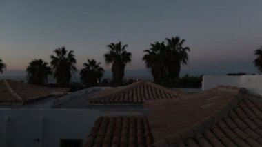 Zaman hızlandırılmış Bulutlar gökyüzünü.