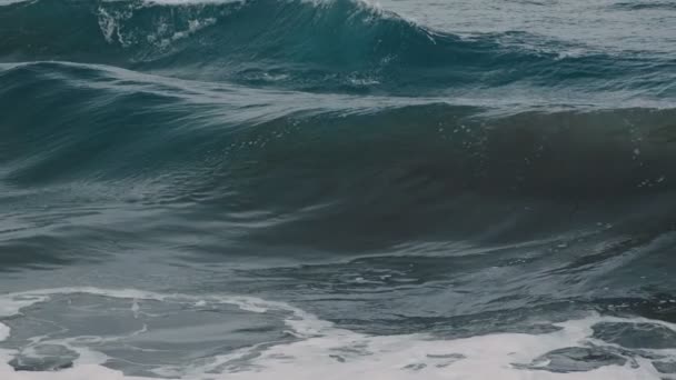 Rotsachtige Kust Oceaan — Stockvideo