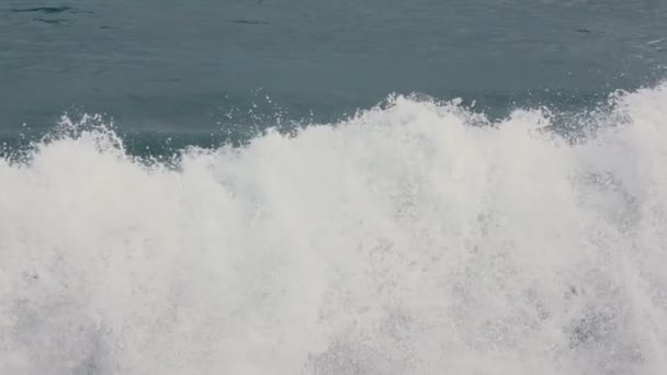 Rotsachtige Kust Oceaan — Stockvideo