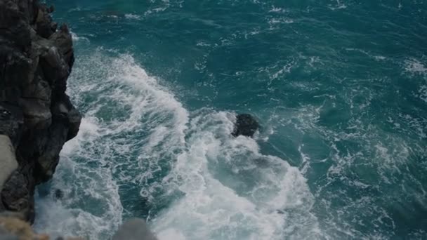 Штормовые Волны Океане — стоковое видео