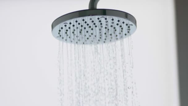 Woda Spada Spod Prysznica Moment Wylewania Wody Spod Prysznica — Wideo stockowe