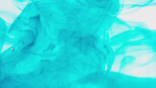 Niebieski Tusz Rozprzestrzenia Się Wodzie Abstrakcyjne Tło — Wideo stockowe