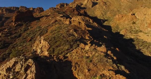 Sorvolando Una Montagna Rocciosa Drone Bella Vista Sulle Montagne Una — Video Stock