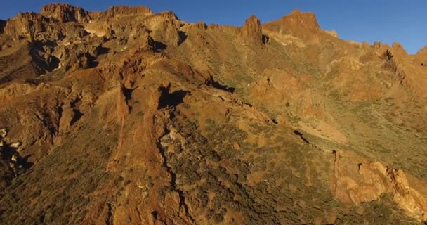 Flying Rocky Mountain Peak Drone Beautiful Mountain Views Bird Eye — Stock Video