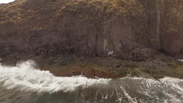 Des Vagues Océaniques Long Une Côte Rocheuse Paysage Marin Ralenti — Video