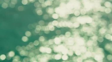 Denizin mavi su yüzeyine yakın çekim. Güzel geçmiş..