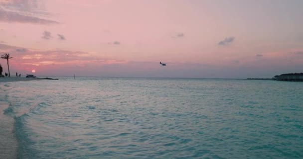 Increíble Paisaje Puesta Sol Orilla Del Mar Hermoso Día Cálido — Vídeos de Stock